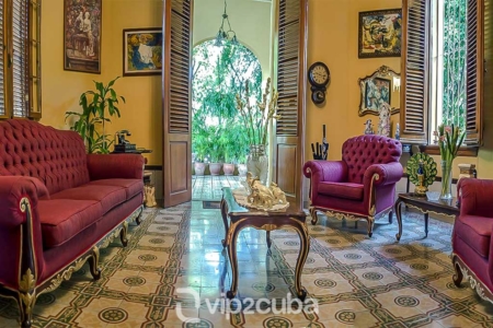 RHPLZ70- 6BR Luxury Colonial Villa in Vedado18