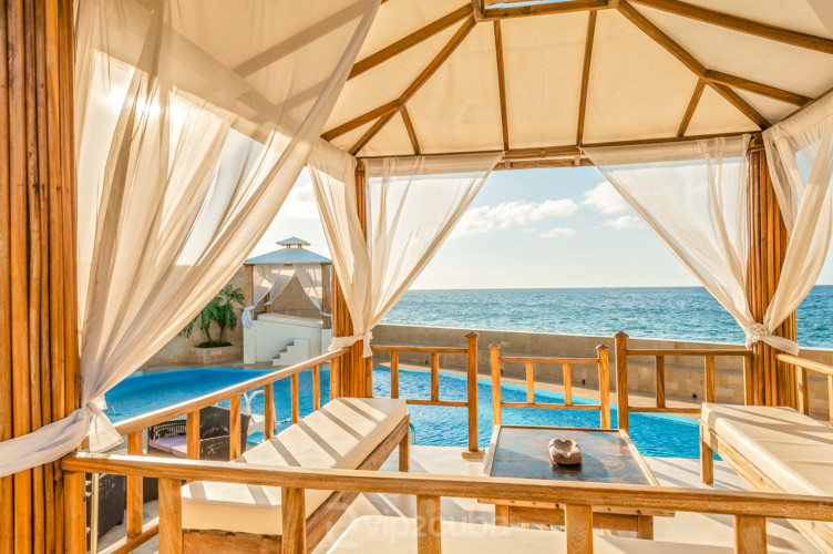 RHPL02 5BR/5BT Ocean front Luxury Villa with pool in Miramar Havana