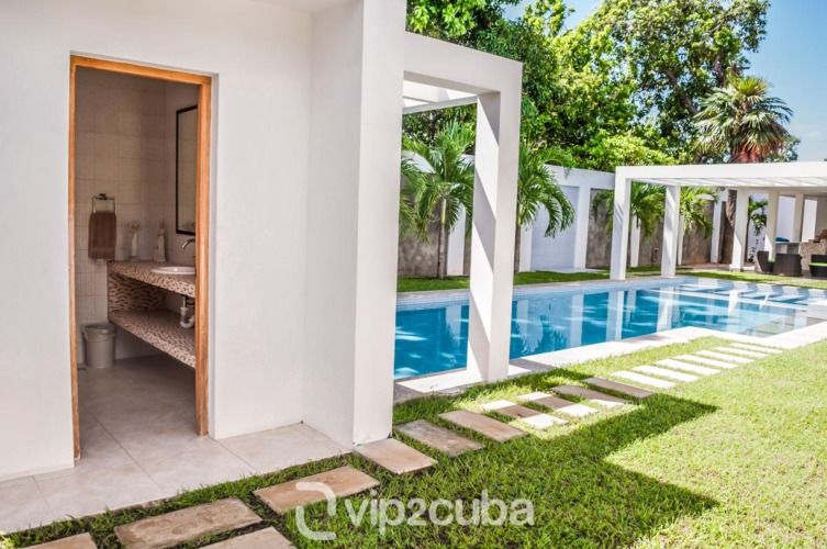 RHPL159 5Br Villa with Pool in Siboney, Havana