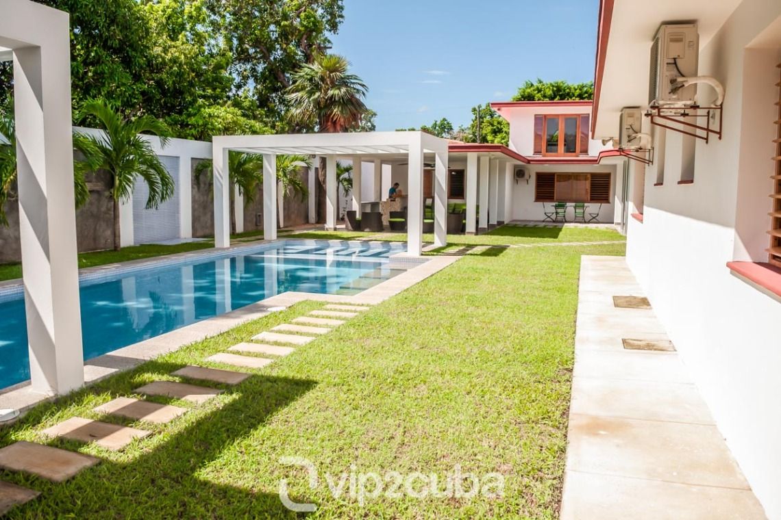 RHPL159 5Br Villa with Pool in Siboney, Havana