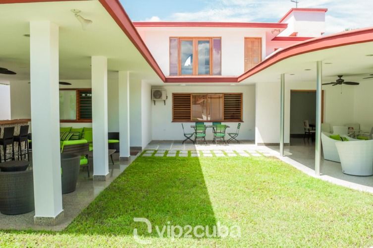 RHPL159 5Br Villa with Pool in Siboney, Havana