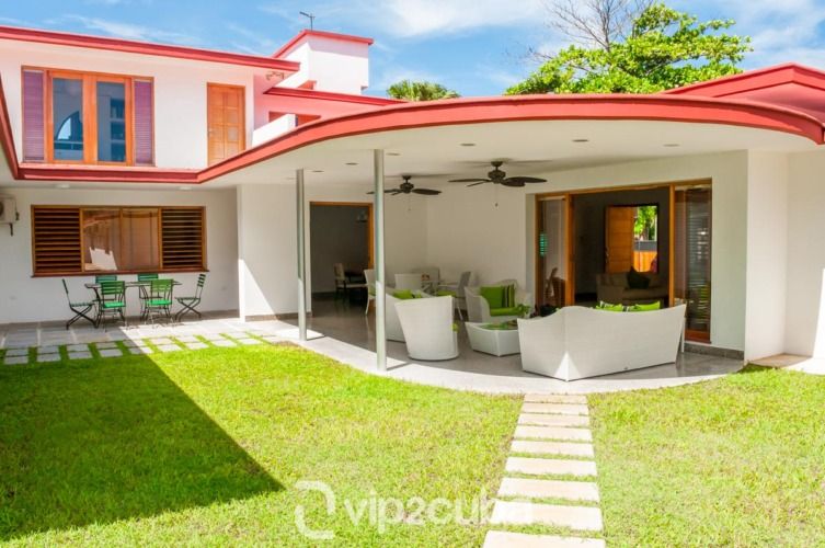 RHPL159 5Br Villa with Pool in Siboney, Havana